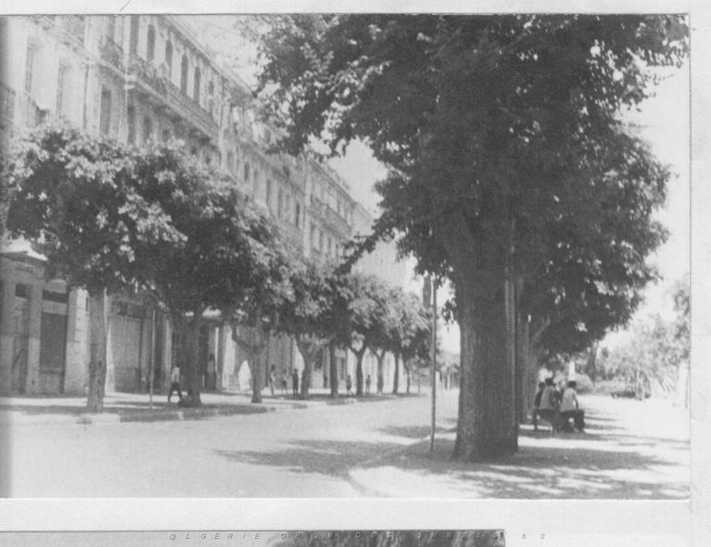 1002 PLACE DE LA REPUBLIQUE.JPG